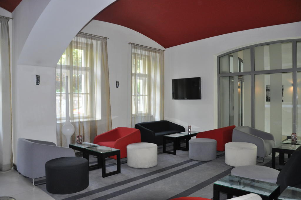 Red & Blue Design Hotel Prague Luaran gambar